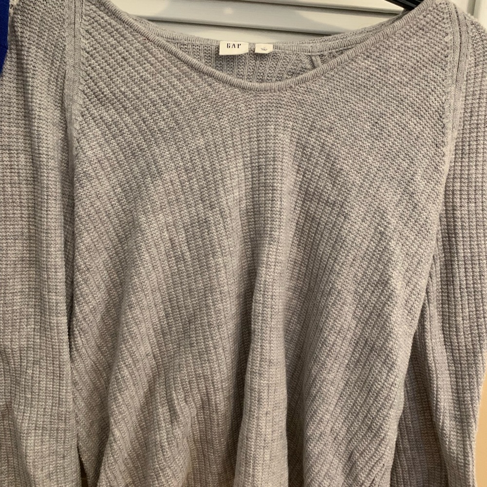 Gap sweater